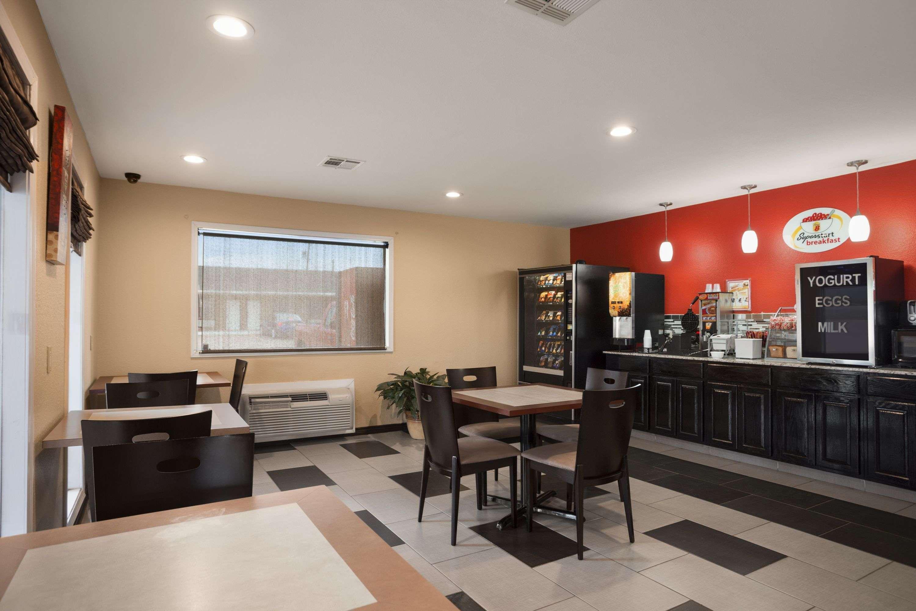Super 8 By Wyndham Henryetta Motel Luaran gambar