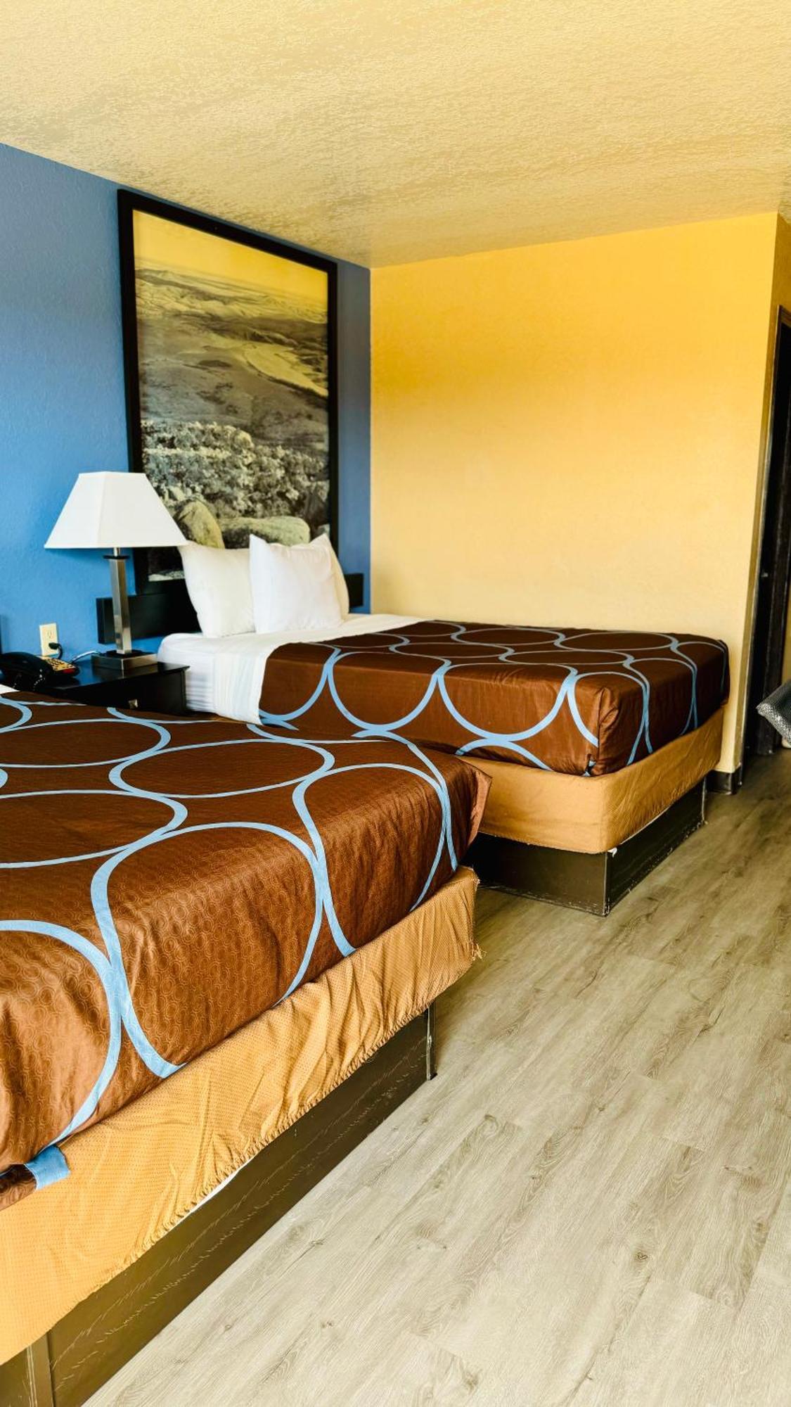 Super 8 By Wyndham Henryetta Motel Luaran gambar