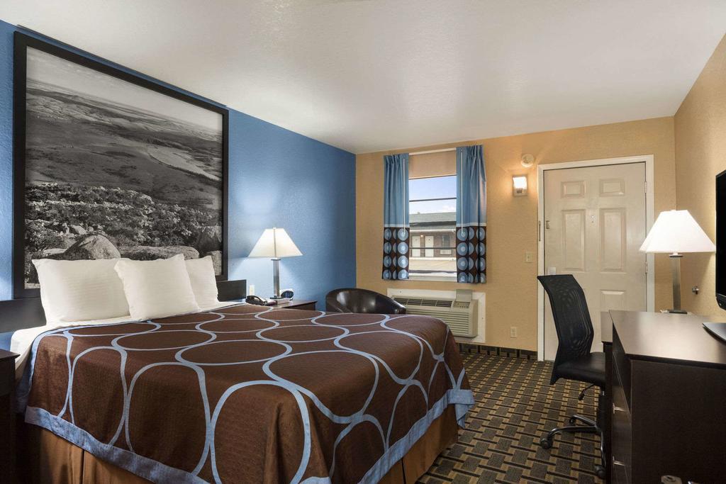 Super 8 By Wyndham Henryetta Motel Luaran gambar